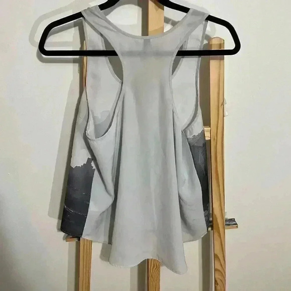 Divided City Scene Tank Women’s Size 6/medium - Picture 2 of 7